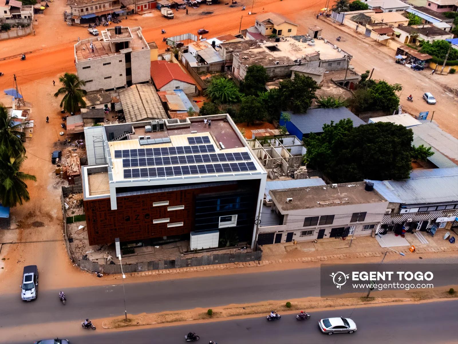 Implantation des lampadaires EGENT Solar  (TotalEnergies Totsi)